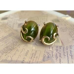 Vintage Signed Whiting & Davis Co. Signed Green Cat’s Eye Glass Clip-On Earrings